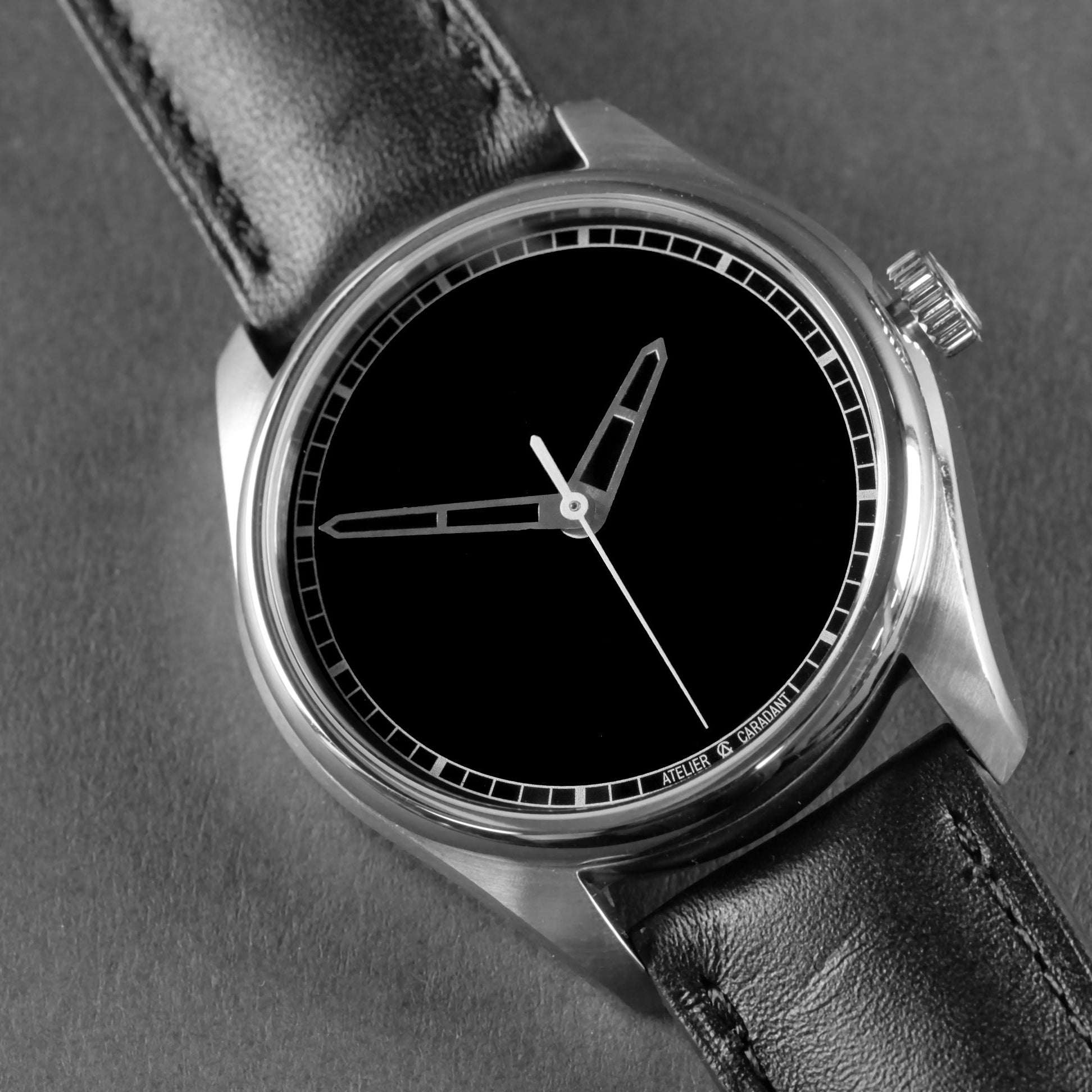 Signature Event Horizon Aiguilles Argentées - Atelier Caradant